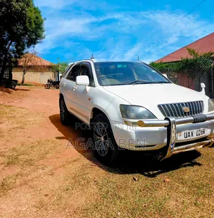 Toyota Harrier 2000 White