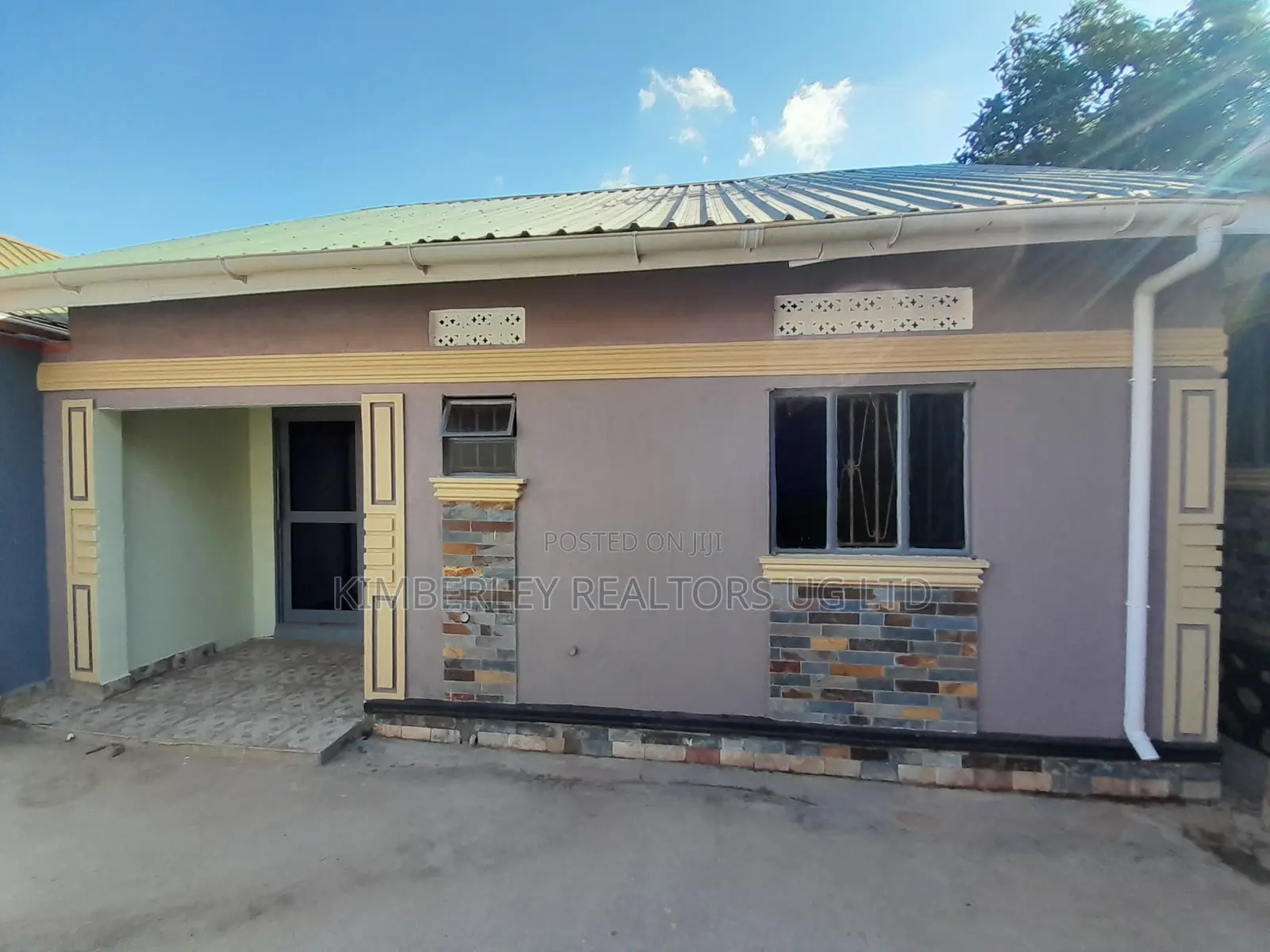 2bdrm House in Division A for sale