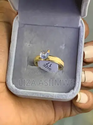 Engagement Ring Features a Clear Round Cut Cubic Zirconia Stone