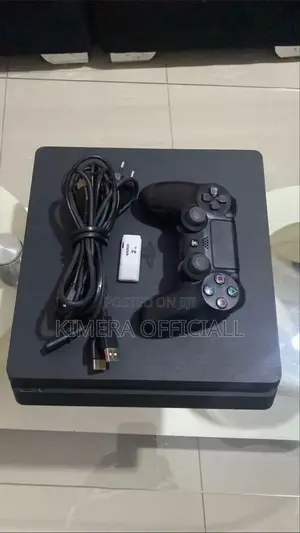 Chipped Ps4 Slim at Software Version 9.00 Comes With 12 Games 2 Pads