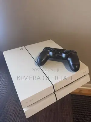 Chipped Ps4, 12 Games, 2 Pads. Complete Gaming Setup for Sale.