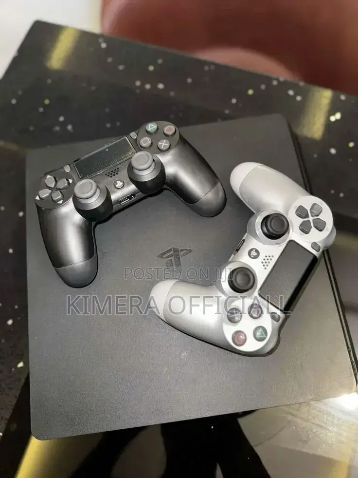 Chipped Ps4 Slims, 12 Games, 2 Controllers. Bring the Party Inside