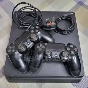 Chipped Ps4 Slim + 12 Heavy Games and 2 Pads. This Is a Stress Killer