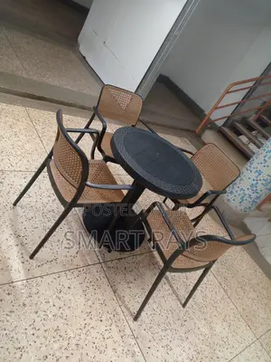 Dining Bar Restaurant Cafe Outdoor or Garden Table With 4 Chairs