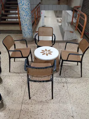 Outdoor Garden Coffe Table With Four Chairs
