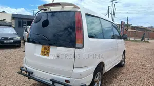 Toyota Noah 2.0 FWD (8 Seater) 2001 White