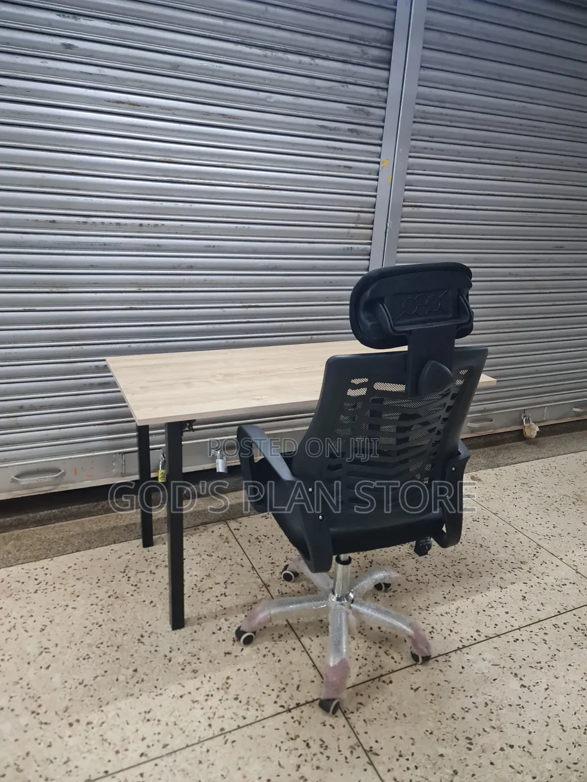 Highbacked Office Chair and Table Set