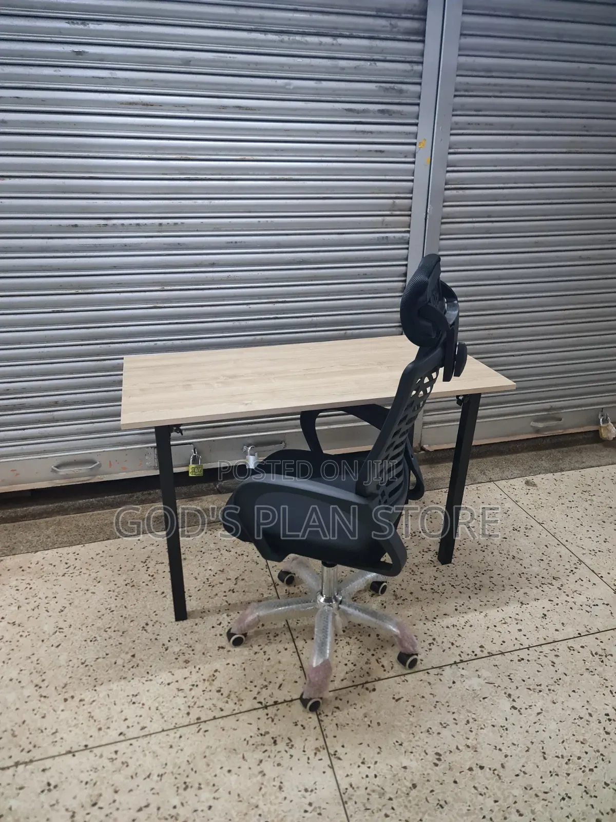 Highbacked Office Chair and Table Set