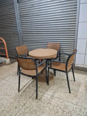 Xtrem Bar/Restaurant/Hotels Plastic Table and Chairs