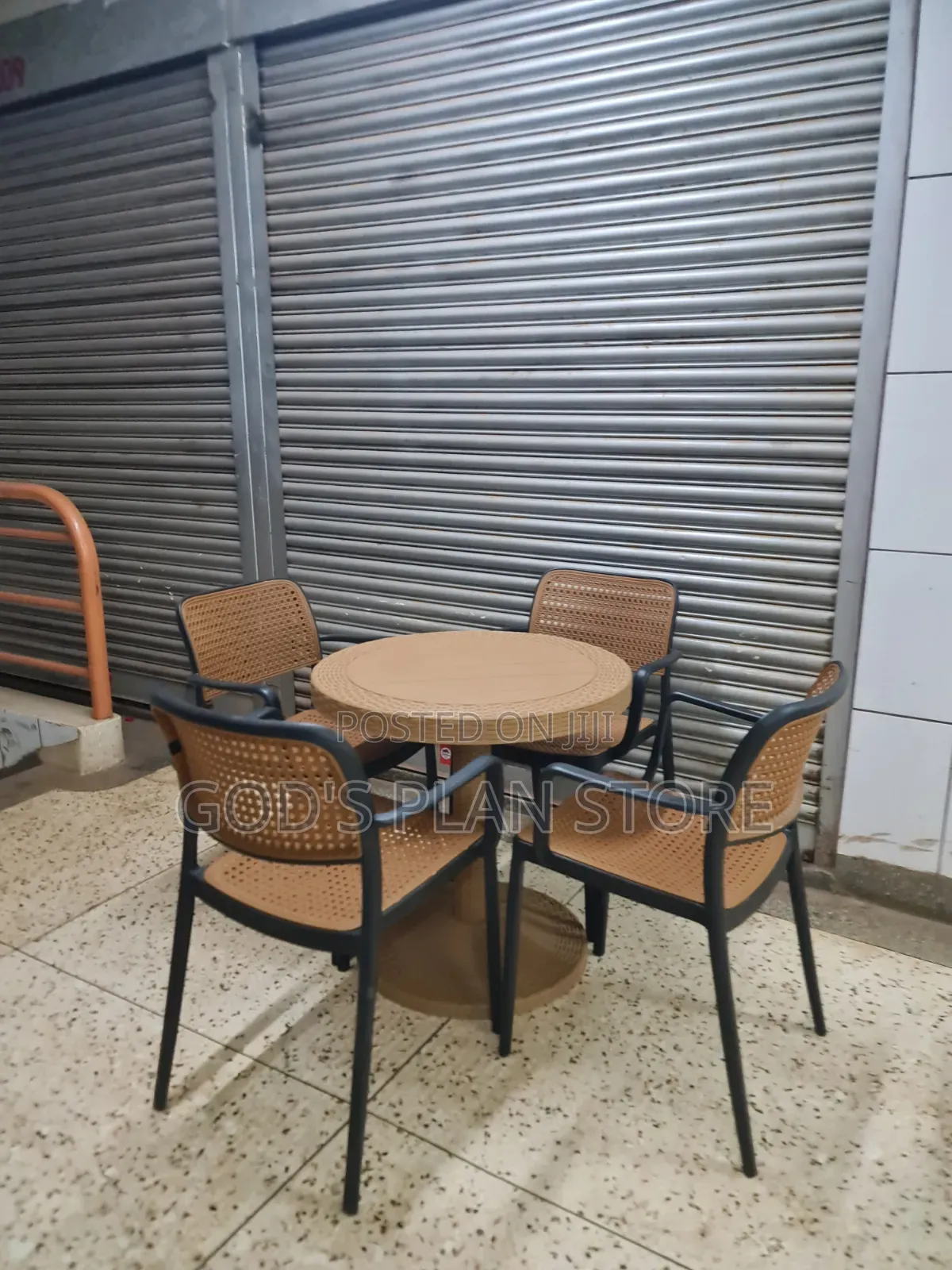 Xtrem Bar/Restaurant/Hotels Plastic Table and Chairs