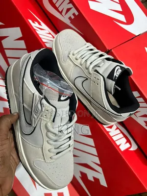 Nike Sb Dunk Low Sneakers in the "Albino Preto