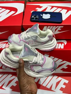 New Balance 530 Sneakers. Silver Pink