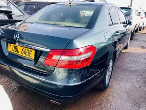 Mercedes-Benz E300 2009 Black