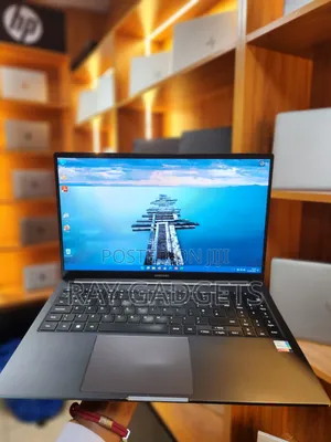New Laptop Samsung NP700Z3C 8GB Intel Core i5 SSD 256GB