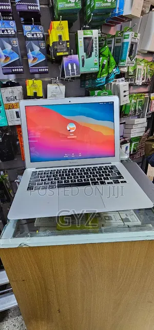 Laptop Apple MacBook Air 4GB Intel Core i5 SSD 128GB