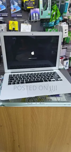 Laptop Apple MacBook Air 4GB Intel Core i5 SSD 128GB