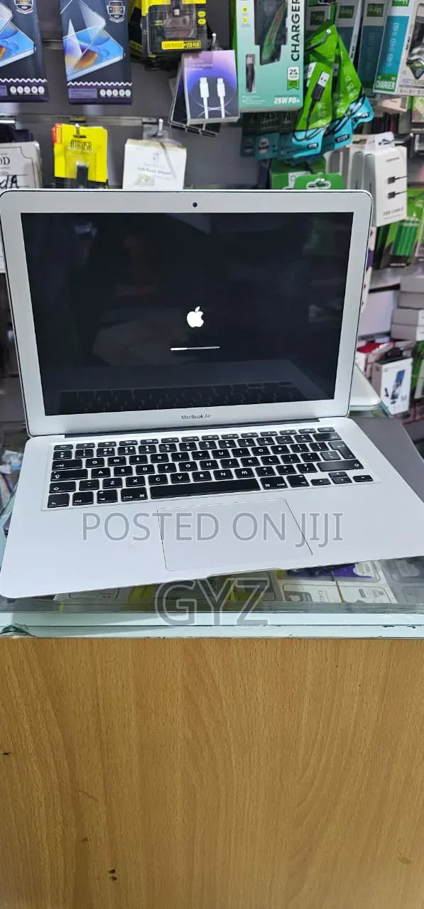 Laptop Apple MacBook Air 4GB Intel Core i5 SSD 128GB