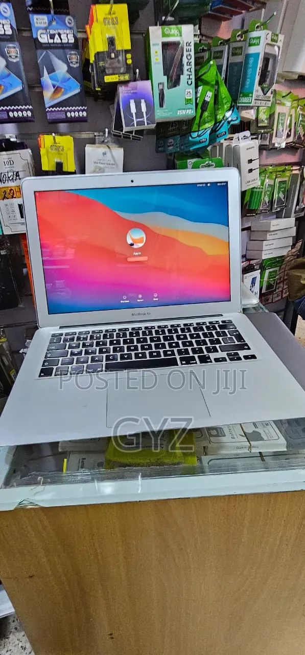 Laptop Apple MacBook Air 4GB Intel Core i5 SSD 128GB