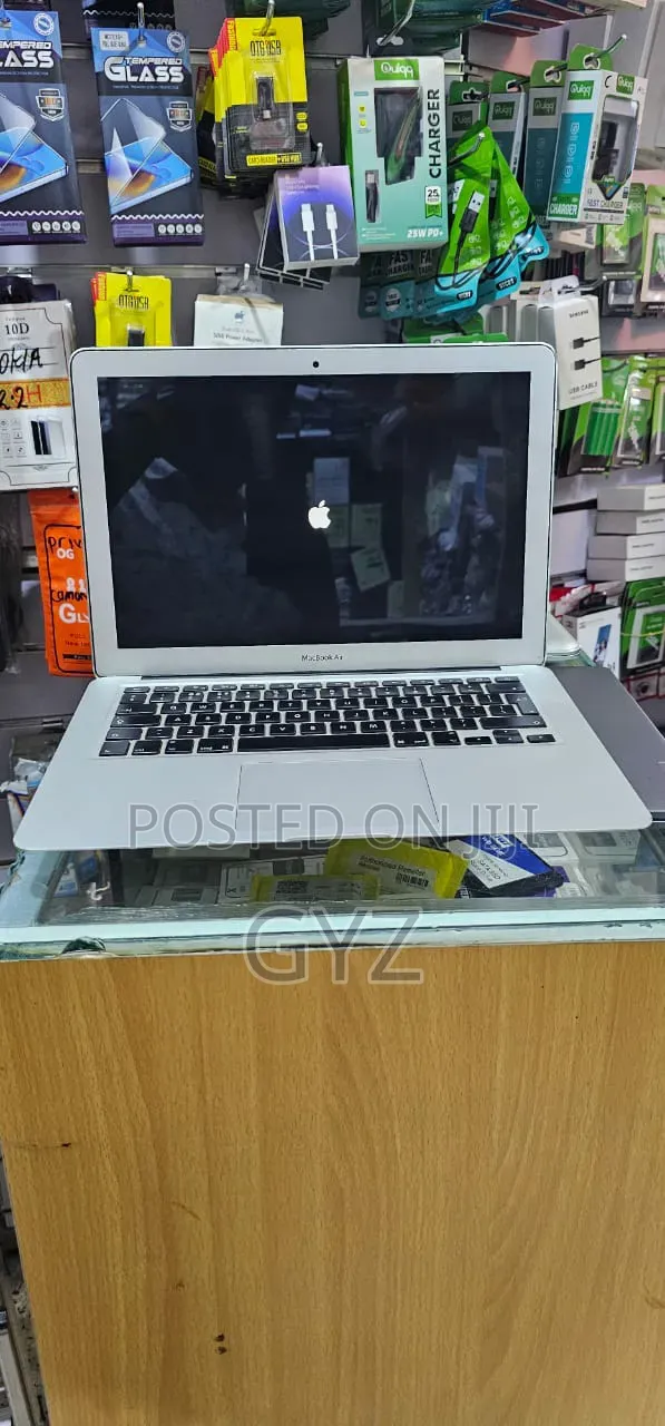 Laptop Apple MacBook Air 4GB Intel Core i5 SSD 128GB