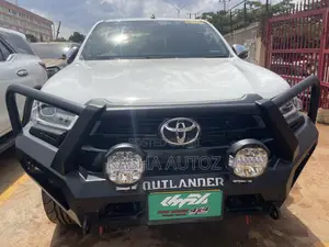 Toyota Hilux 2020 White