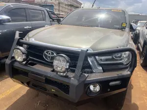 Toyota Hilux 2021 Beige