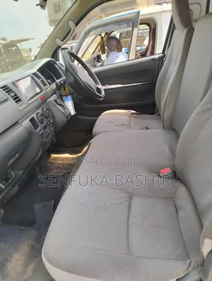 Toyota HiAce 2010 Silver
