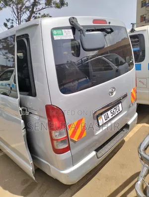 Toyota HiAce 2010 Silver
