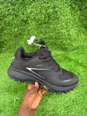 Columbia Hiking Shoes Gore-Tex Waterproofing Durable Vibram Outsole.