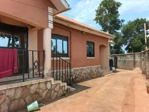 3bdrm Duplex in Seeta-Namuganga for sale