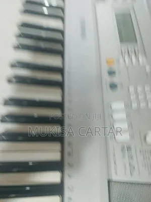 E303 Yamaha Keyboard