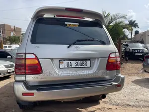 Toyota Land Cruiser 2005 Silver