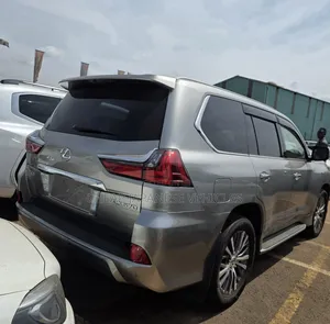 Lexus LX 570 AWD 2017 Beige