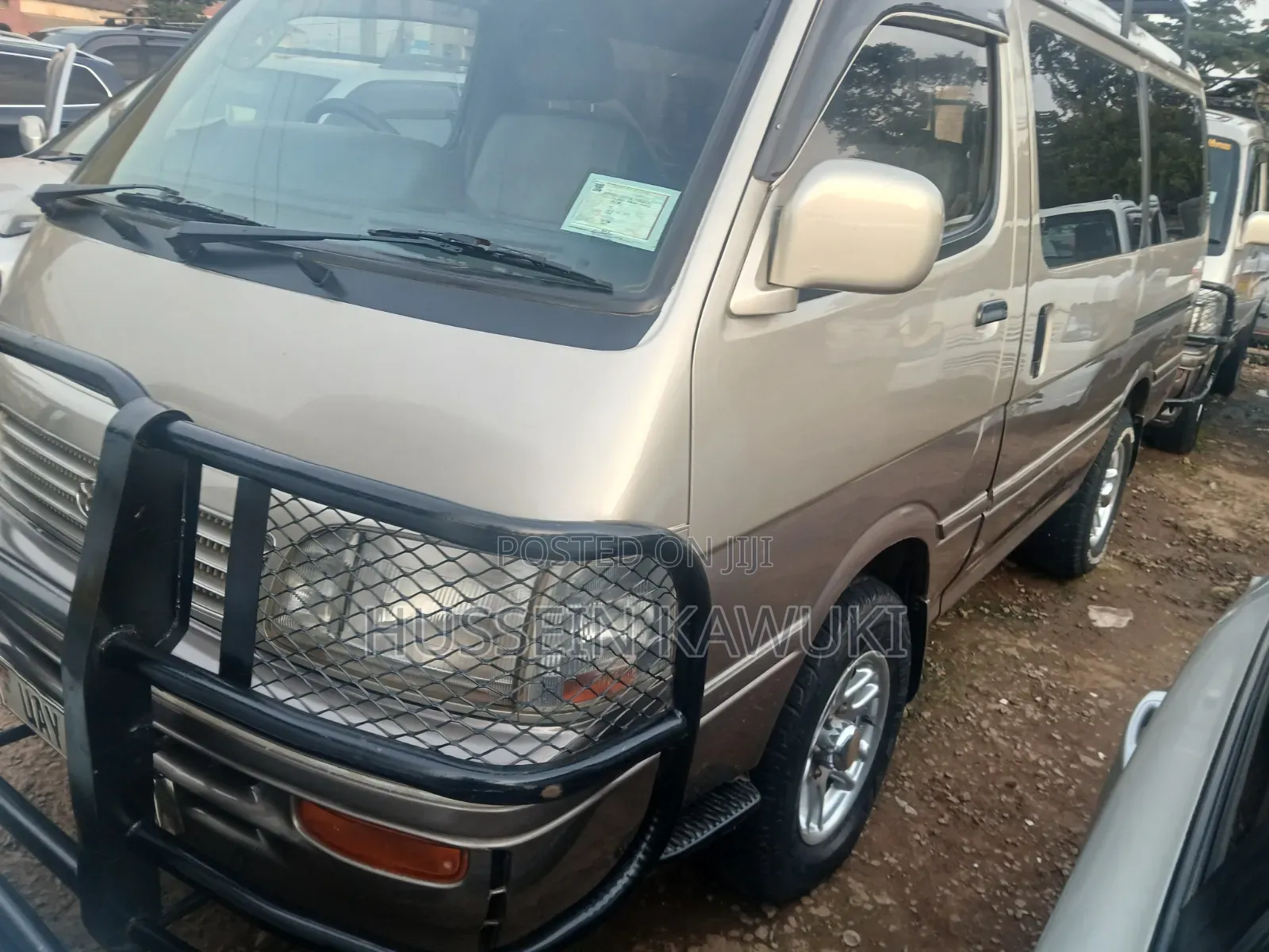 Toyota HiAce 2000 Silver