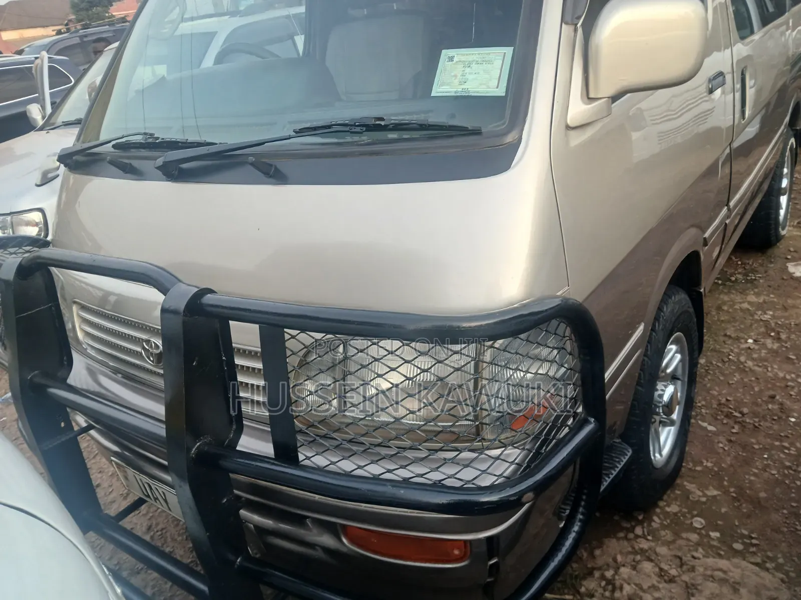 Toyota HiAce 2000 Silver