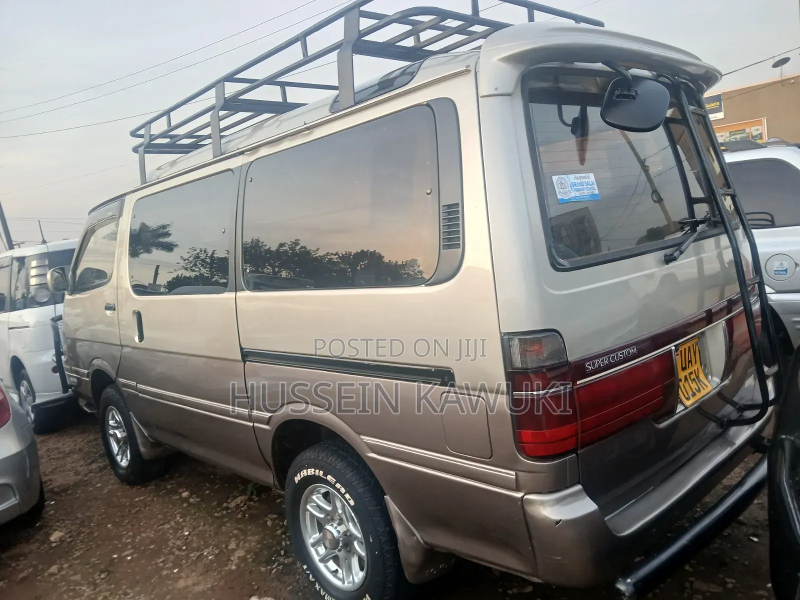 Toyota HiAce 2000 Silver