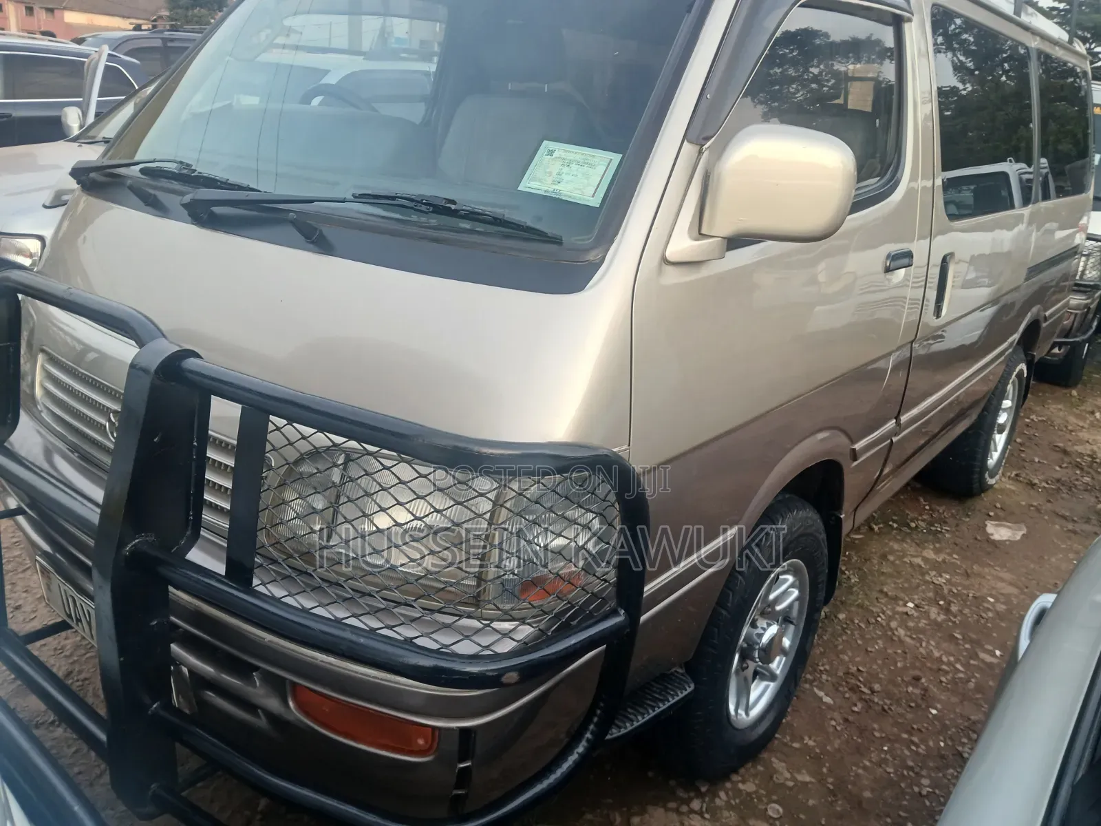 Toyota HiAce 2000 Silver