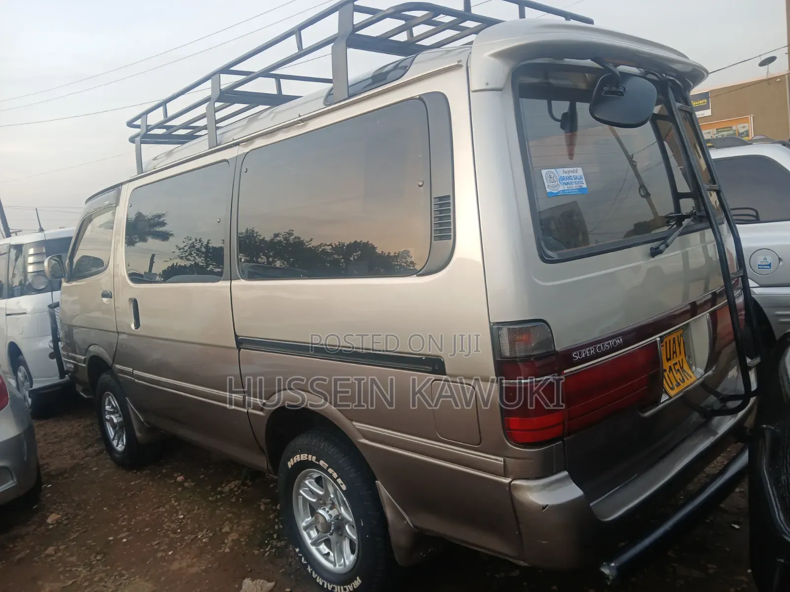 Toyota HiAce 2000 Silver