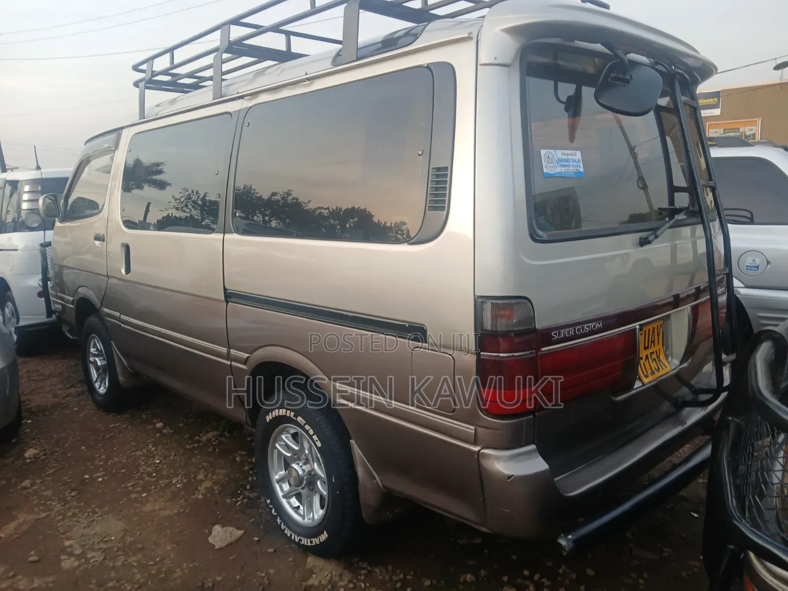Toyota HiAce 2000 Silver