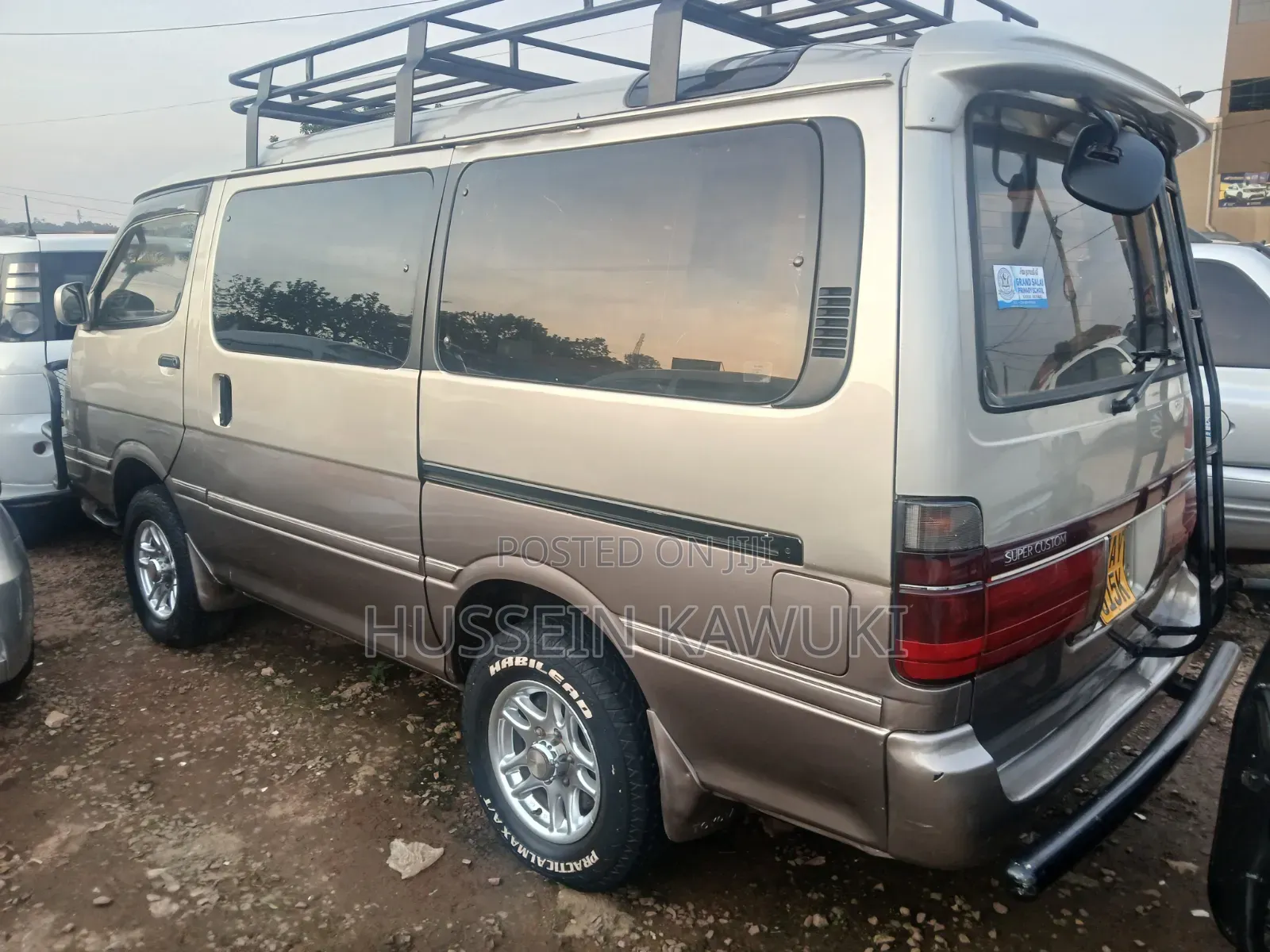 Toyota HiAce 2000 Silver