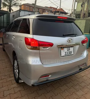 Toyota Wish 2011 Silver