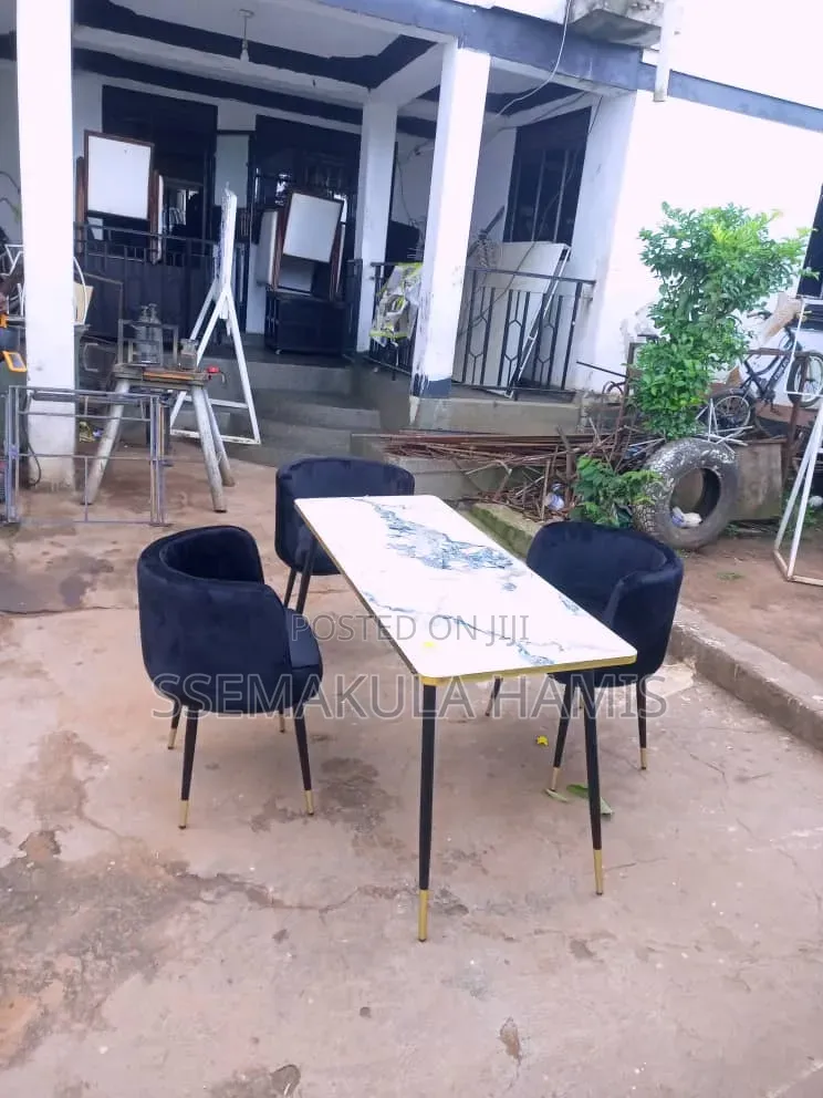 Luxurious Dinning Table
