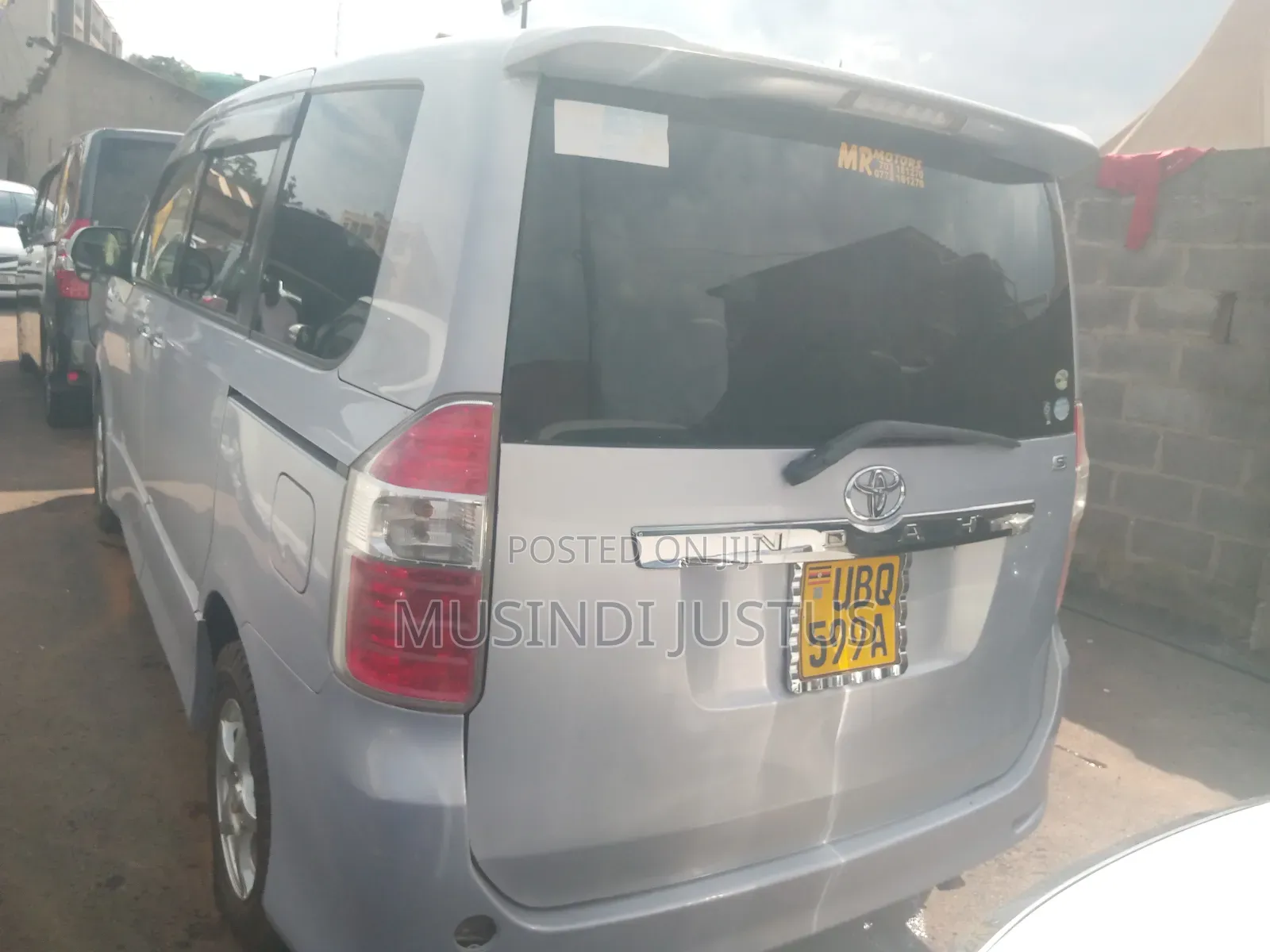 Toyota Noah 2010 Silver