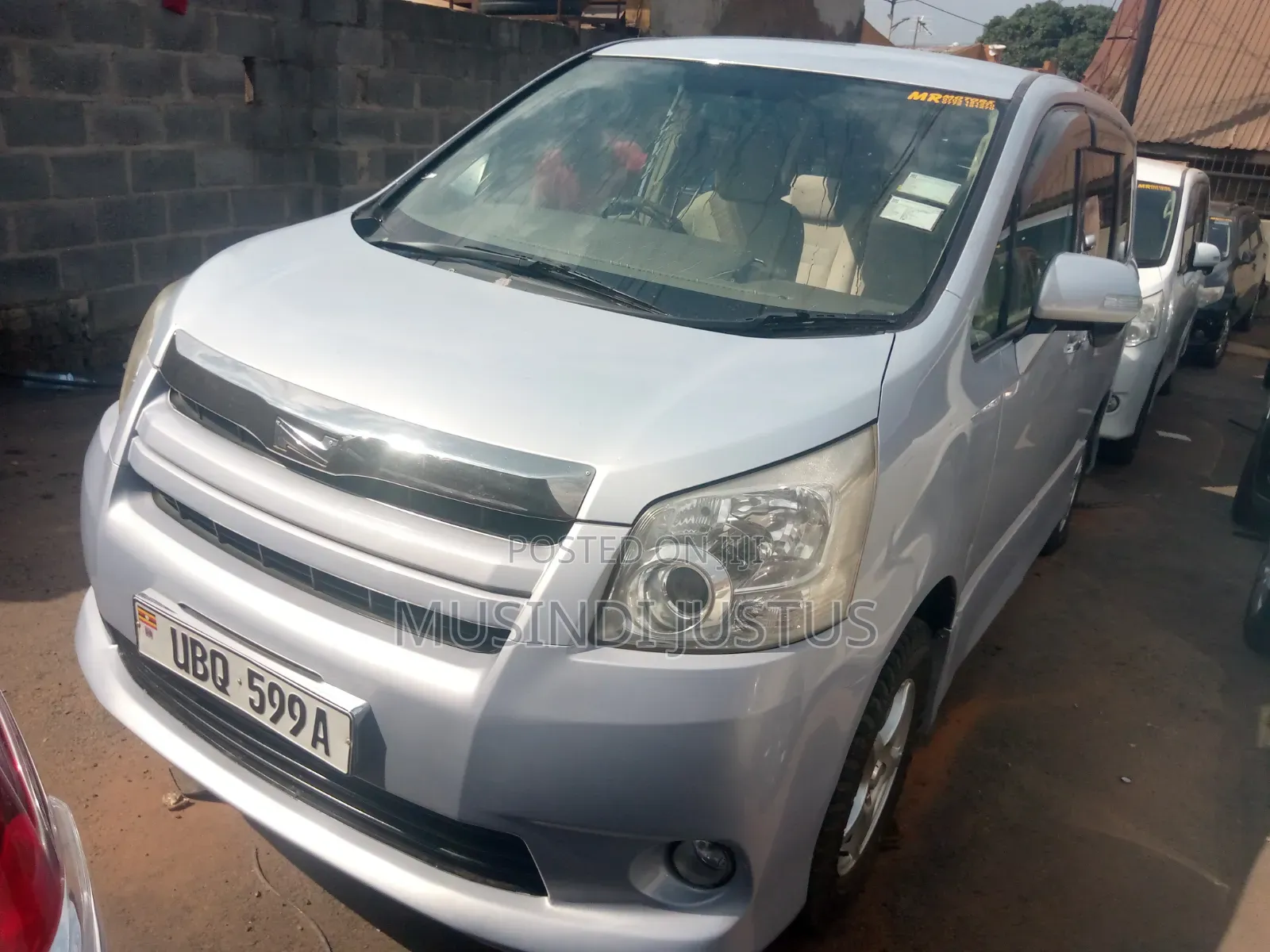 Toyota Noah 2010 Silver