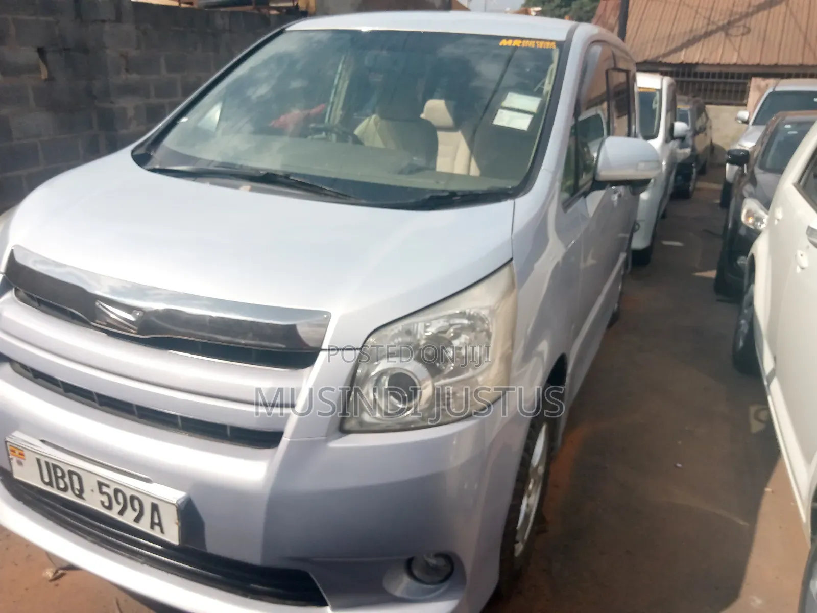 Toyota Noah 2010 Silver