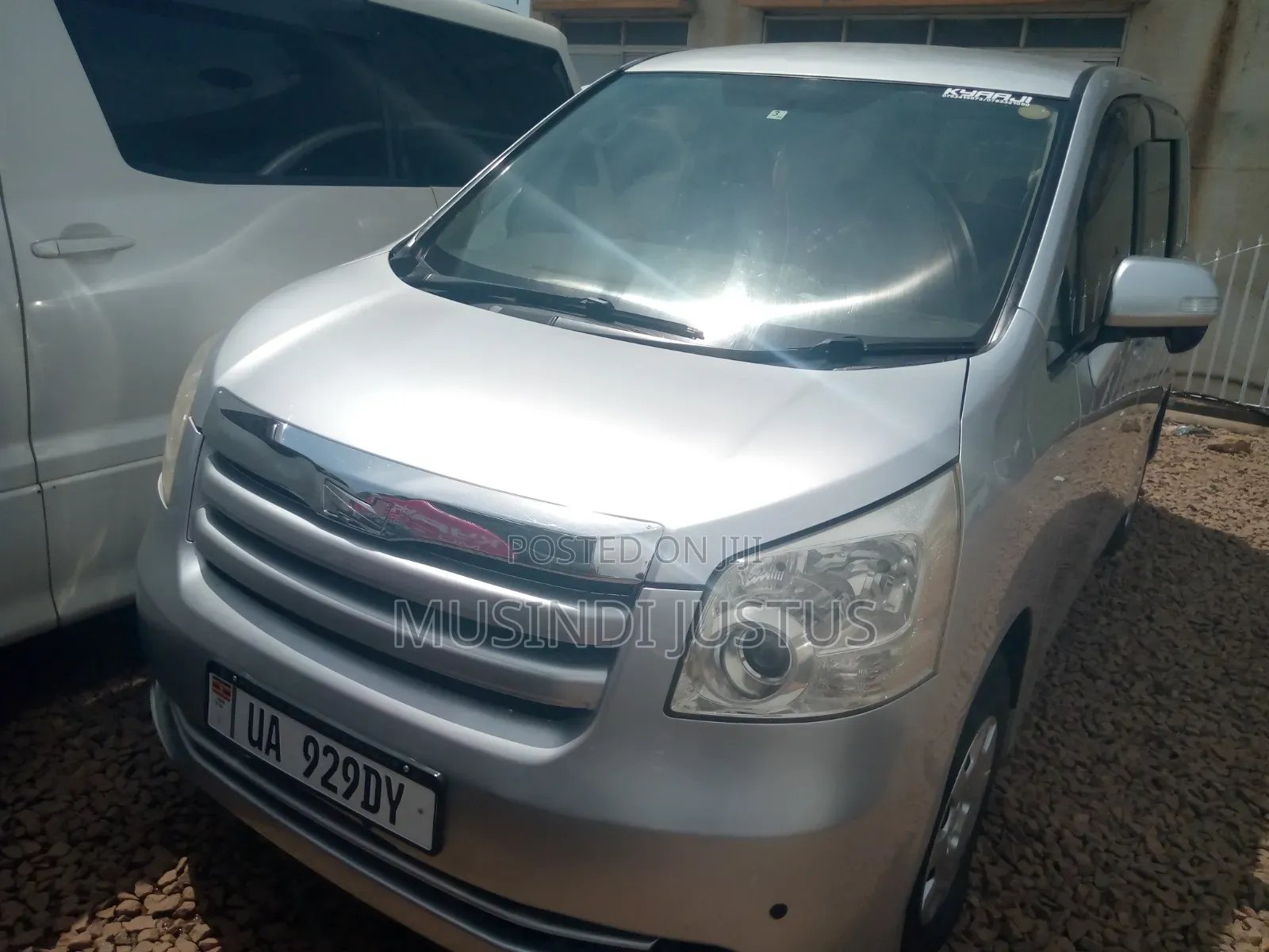 Toyota Noah 2010 Silver
