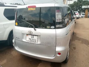 Toyota Sienta 2010 Silver