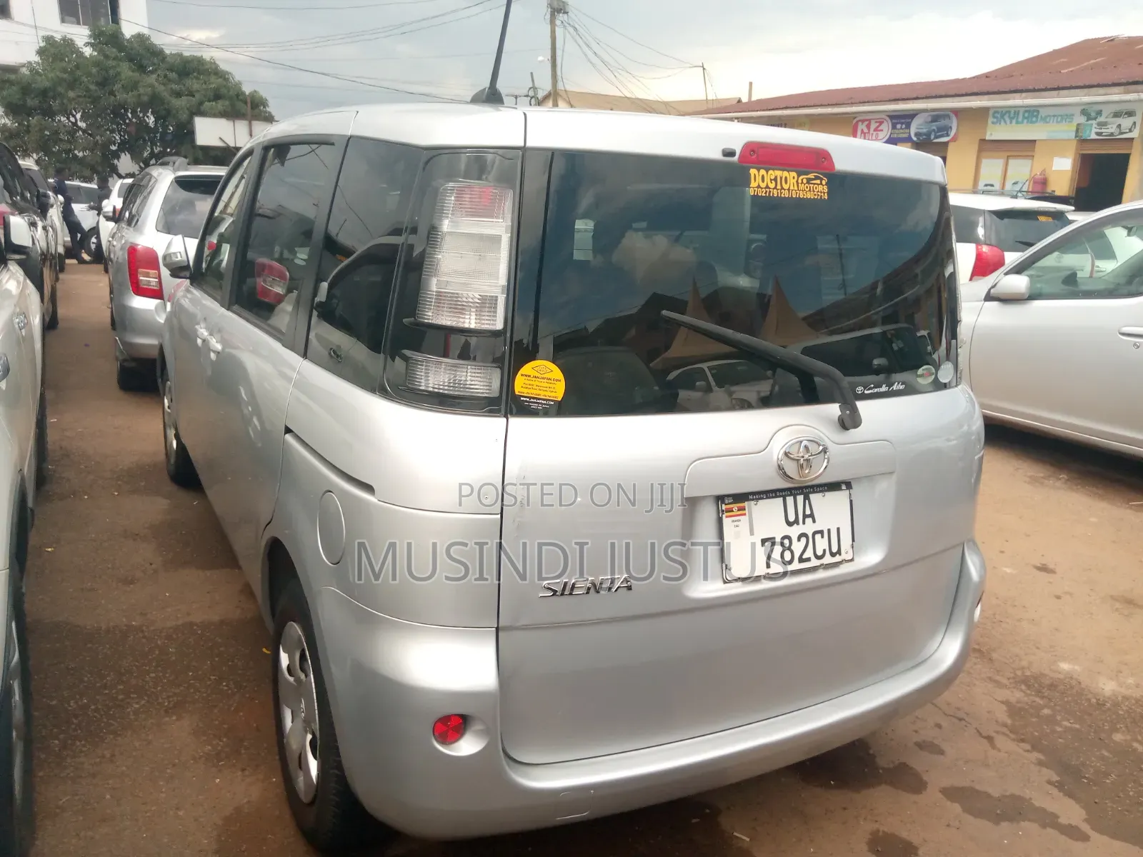 Toyota Sienta 2010 Silver