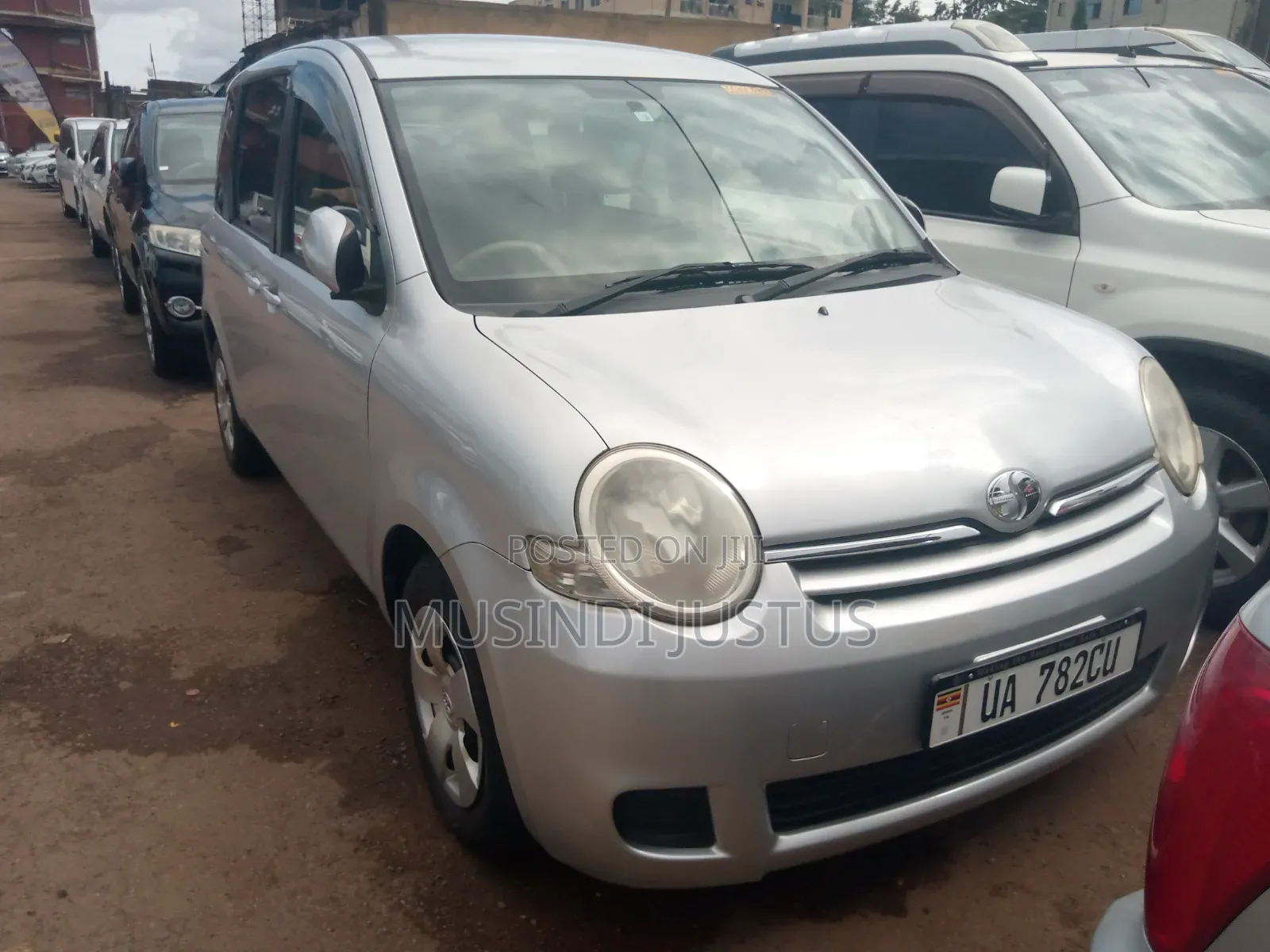 Toyota Sienta 2010 Silver
