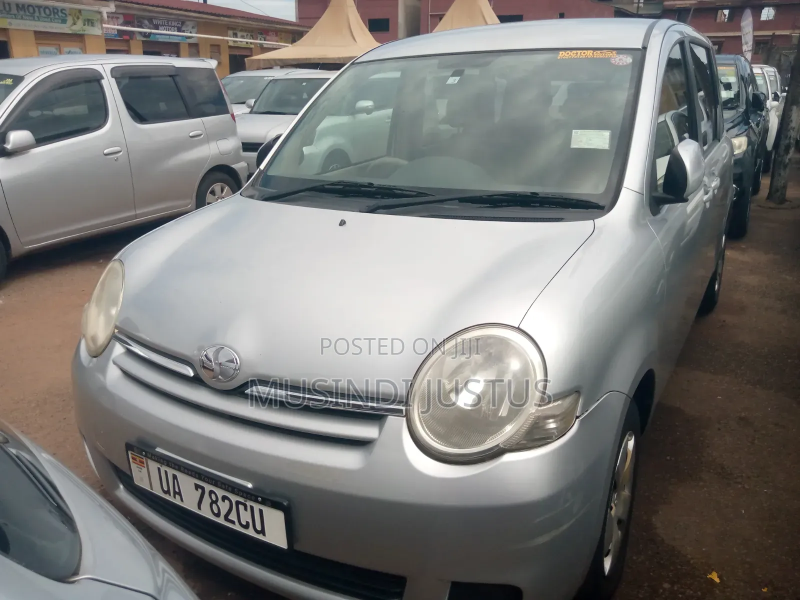 Toyota Sienta 2010 Silver