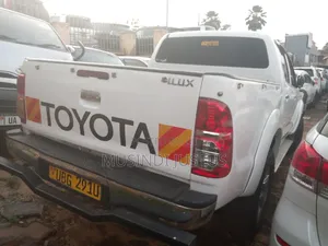 Toyota Hilux 2014 White